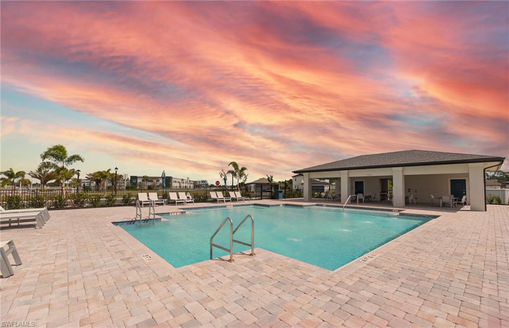 WHISPERING LAKES - Residential