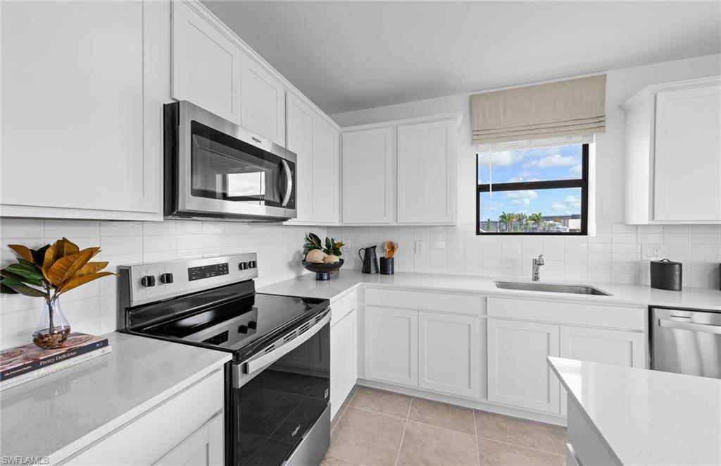 WHISPERING LAKES - Residential