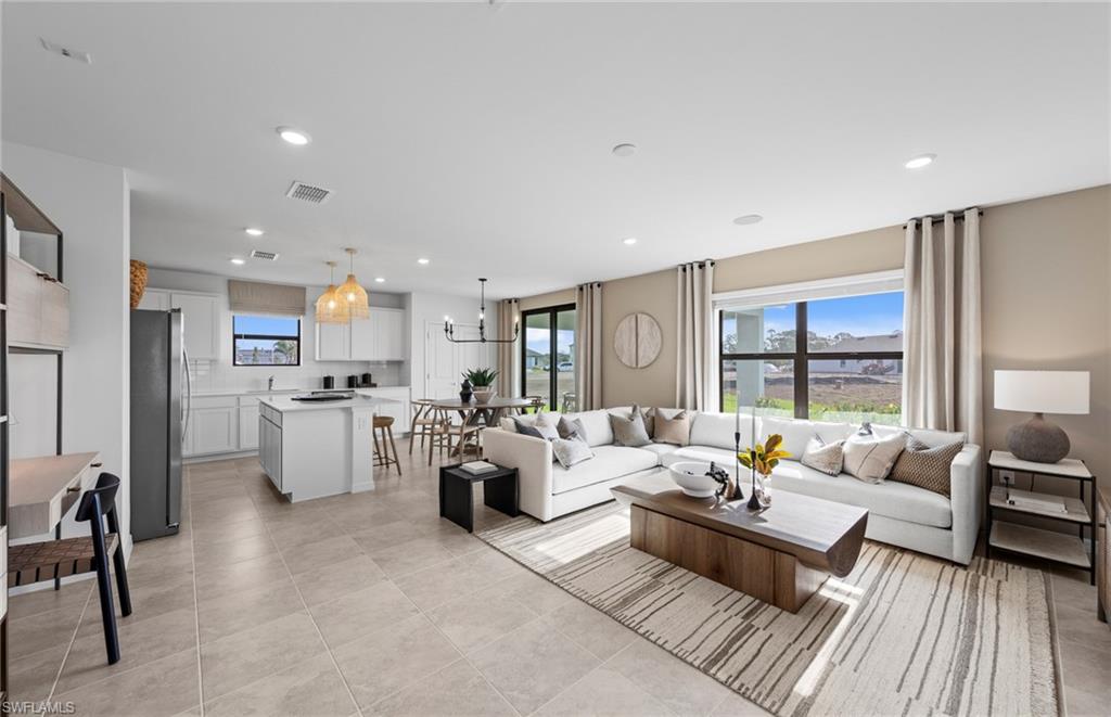 WHISPERING LAKES - Residential