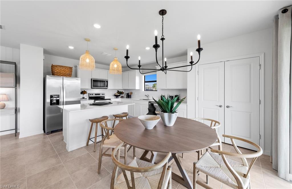 WHISPERING LAKES - Residential