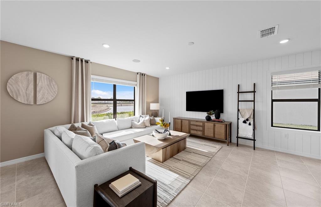 WHISPERING LAKES - Residential