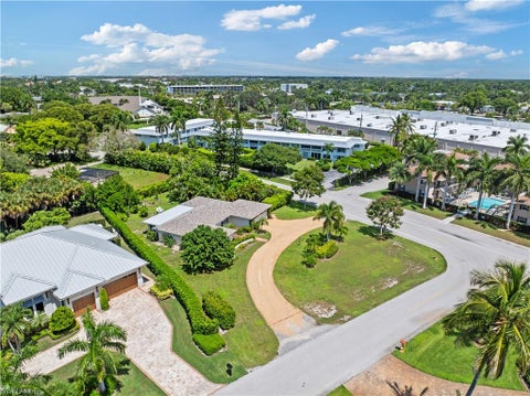 Photo of 717 Rudder RD, NAPLES, FL 34102 (MLS # 226030955)