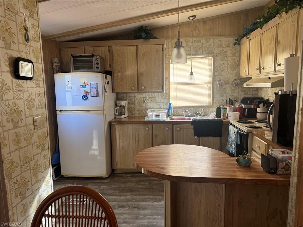 MOBILE MANOR - Residential