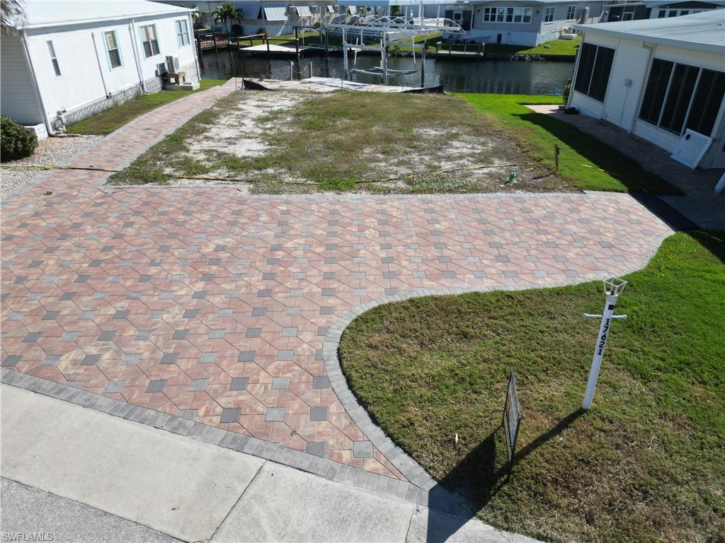 BAYSIDE ESTATES - Land