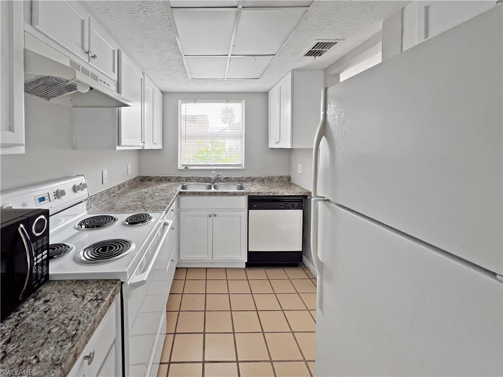 CORAL BAYVIEW CONDO - Residential Lease