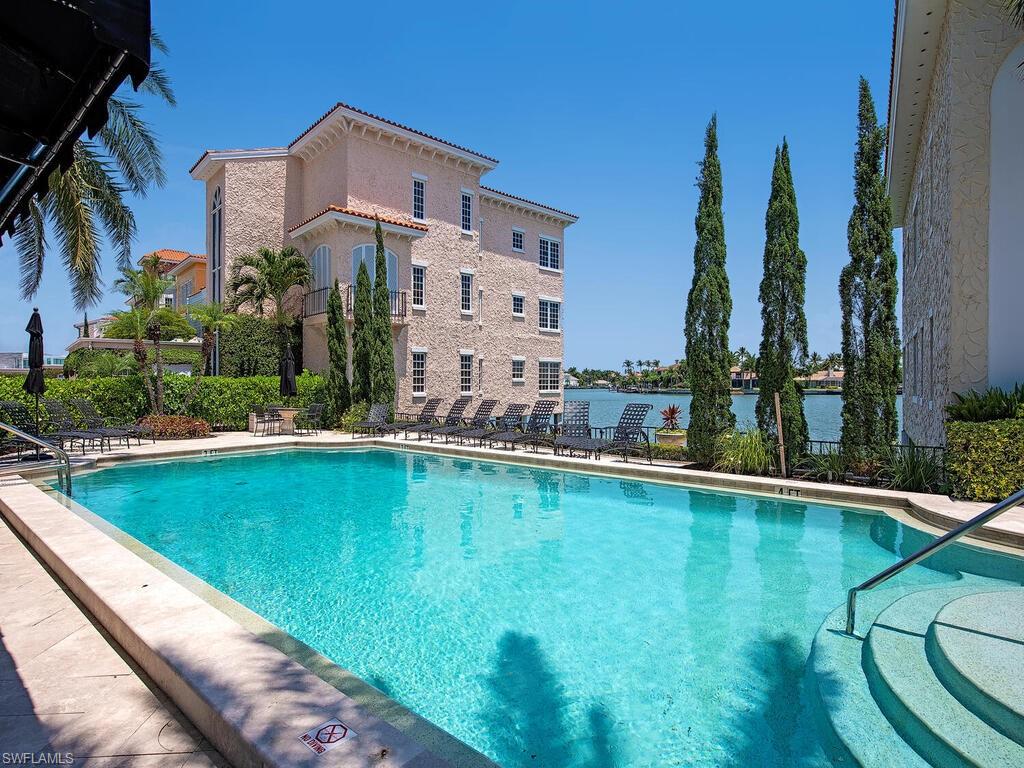 VENETIAN VILLAS - Residential