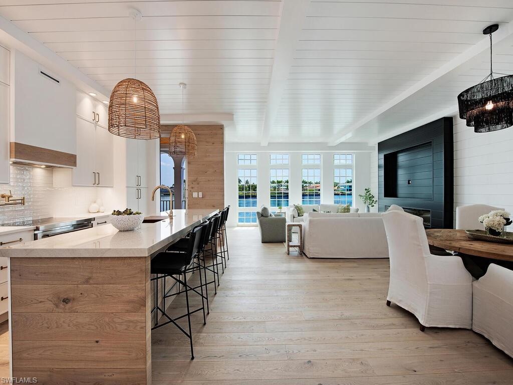 VENETIAN VILLAS - Residential