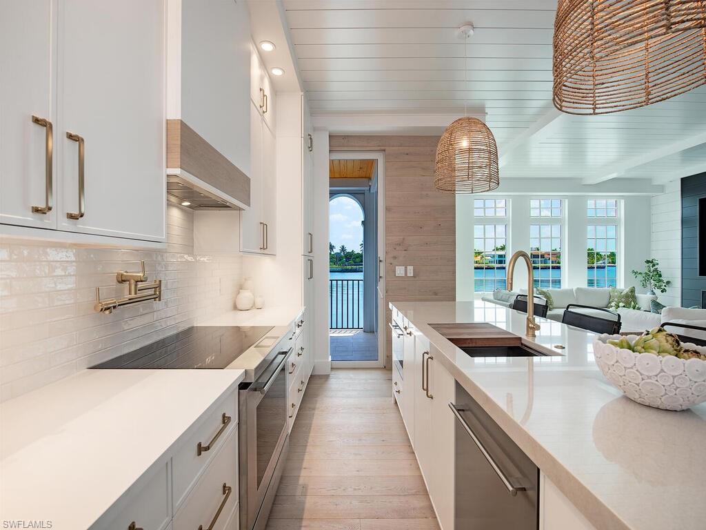 VENETIAN VILLAS - Residential