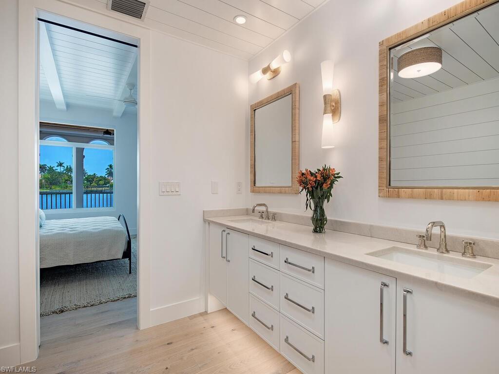 VENETIAN VILLAS - Residential