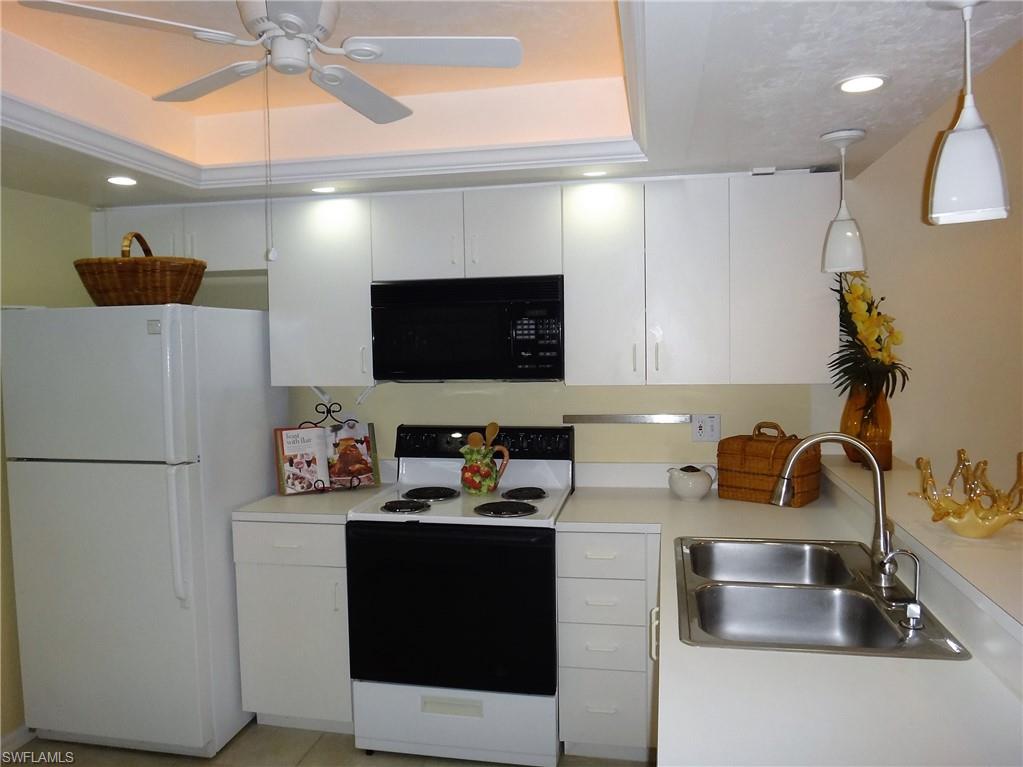 PALM LAKES - Residential