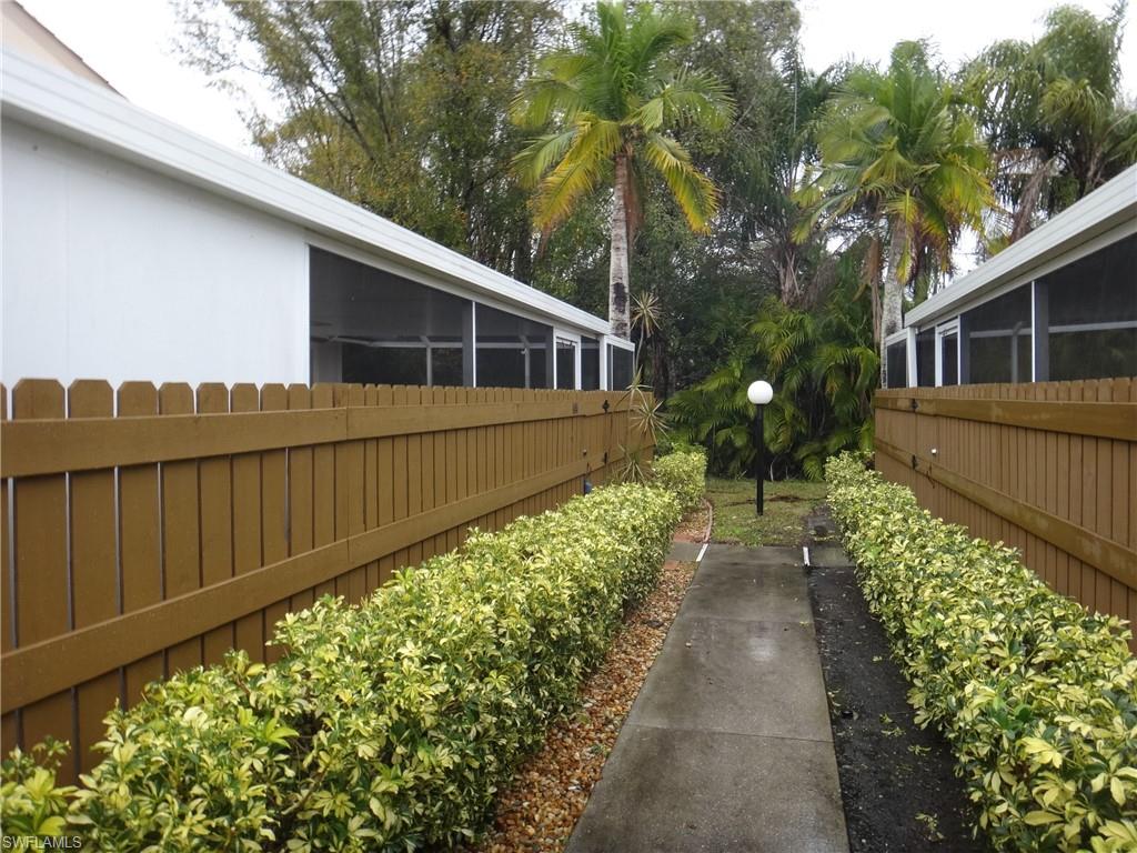 PALM LAKES - Residential