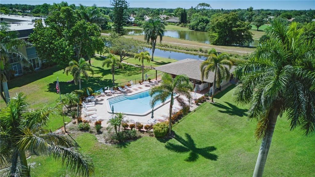 COUNTRY CLUB MANOR - Residential