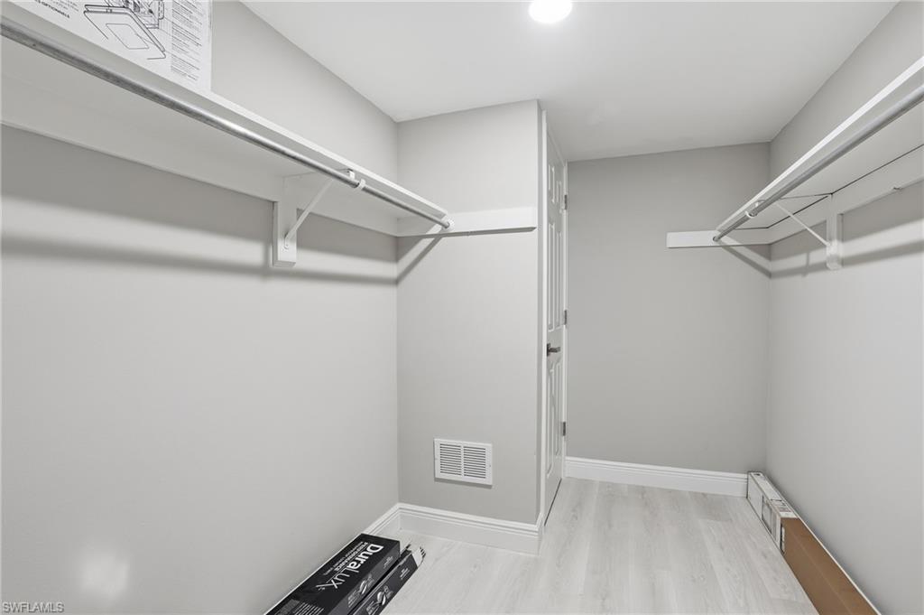 COUNTRY CLUB MANOR - Residential