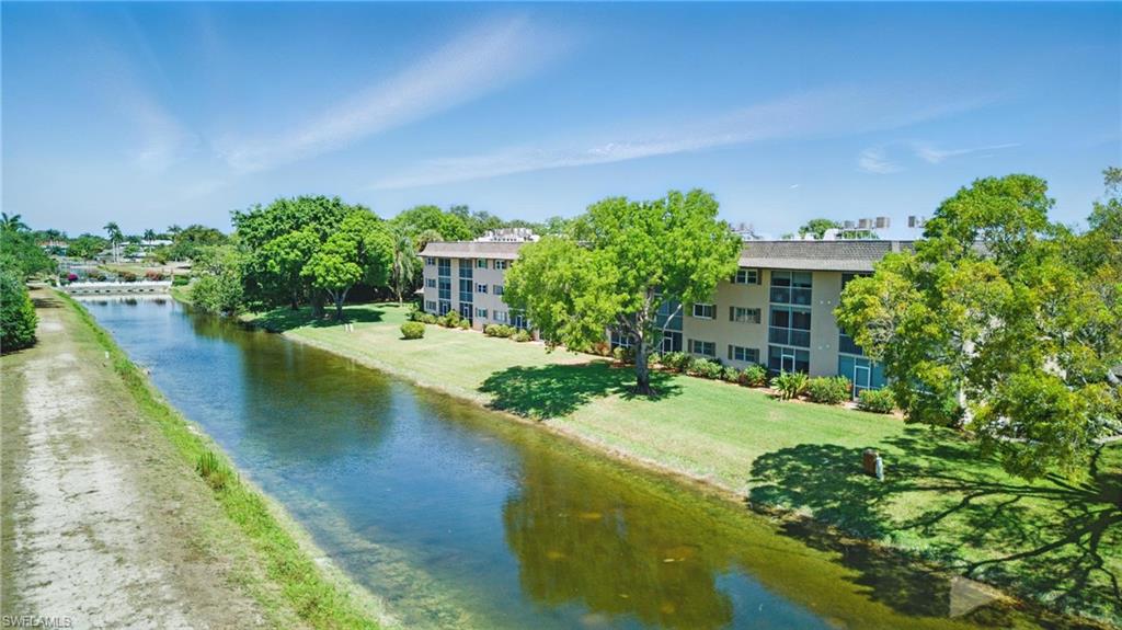 COUNTRY CLUB MANOR - Residential