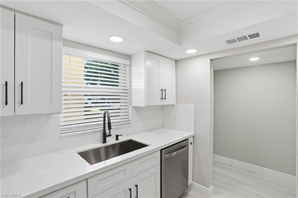 COUNTRY CLUB MANOR - Residential