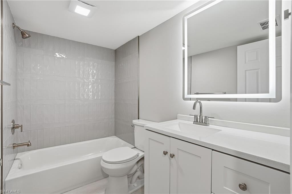 COUNTRY CLUB MANOR - Residential