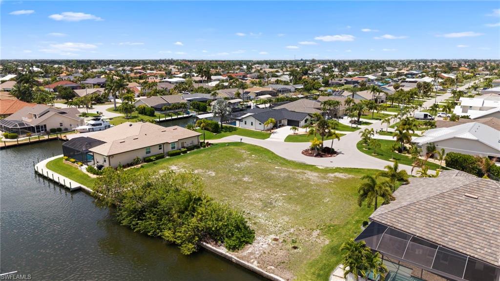 CAPE CORAL - Land