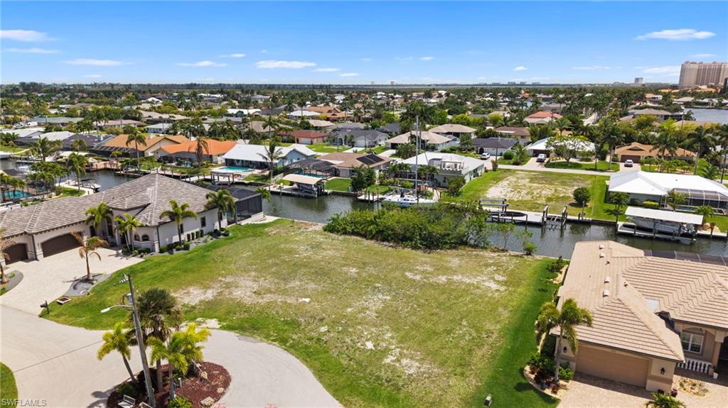CAPE CORAL - Land