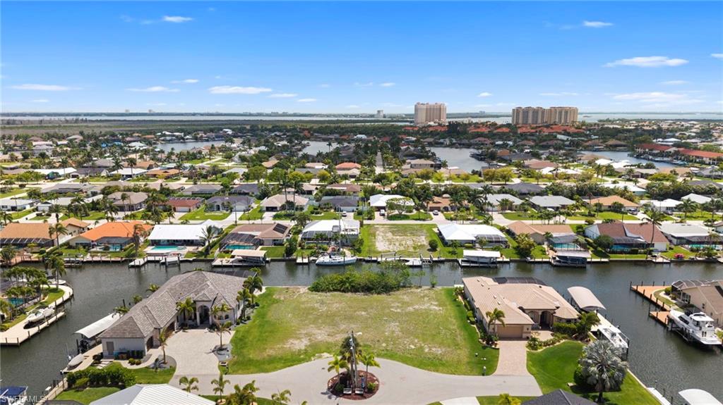 CAPE CORAL - Land