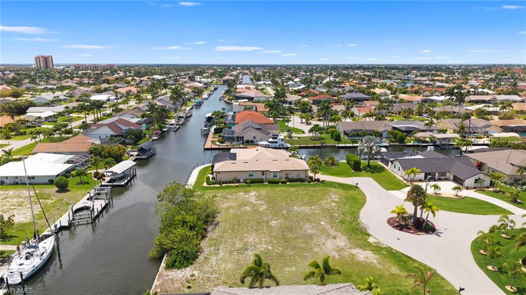 CAPE CORAL - Land