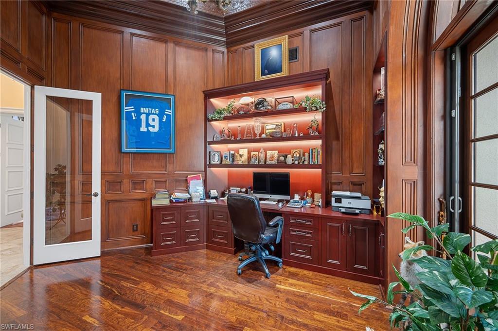 ESCADA AT TIBURON - Residential