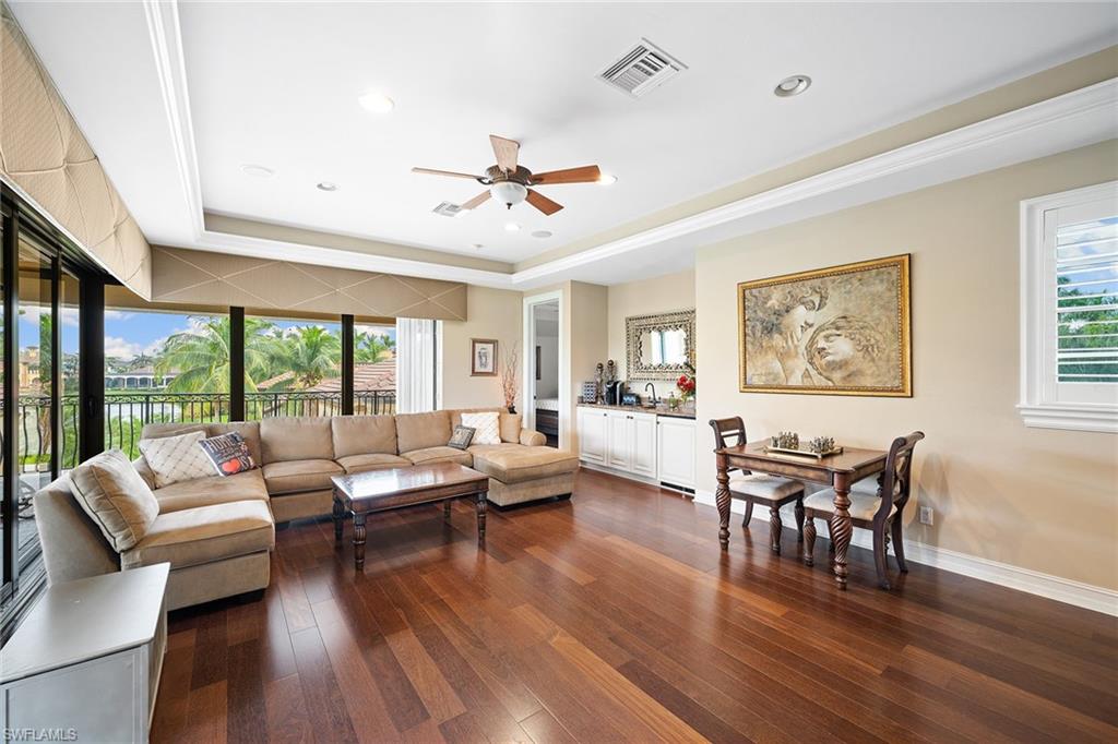 ESCADA AT TIBURON - Residential