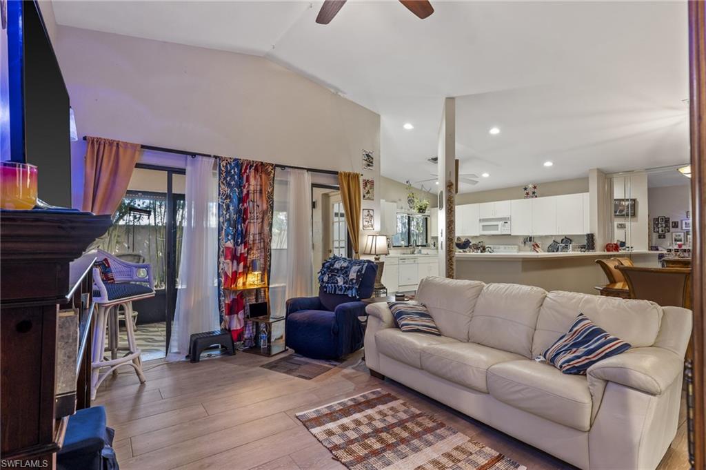 FOXMOOR LAKES - Residential