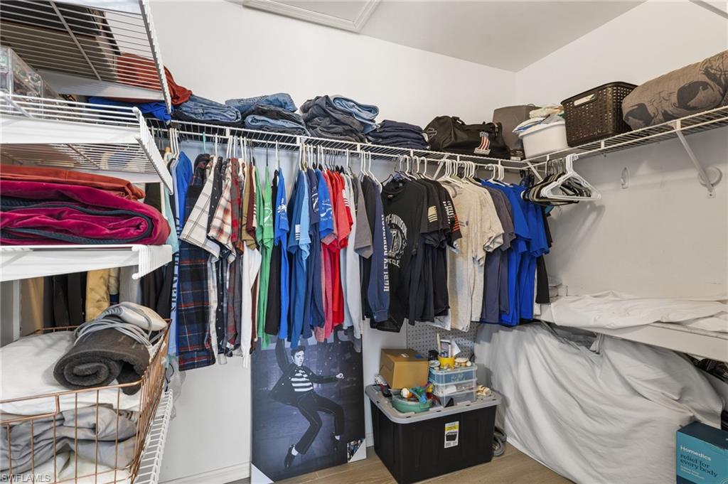 FOXMOOR LAKES - Residential