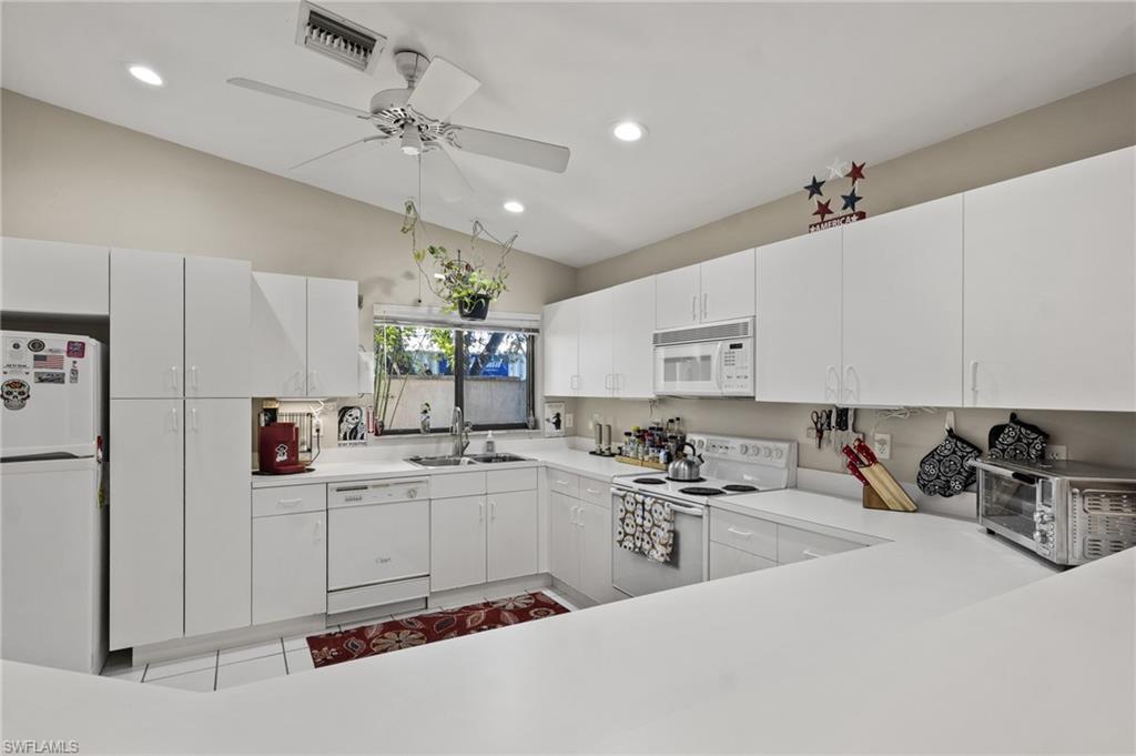 FOXMOOR LAKES - Residential