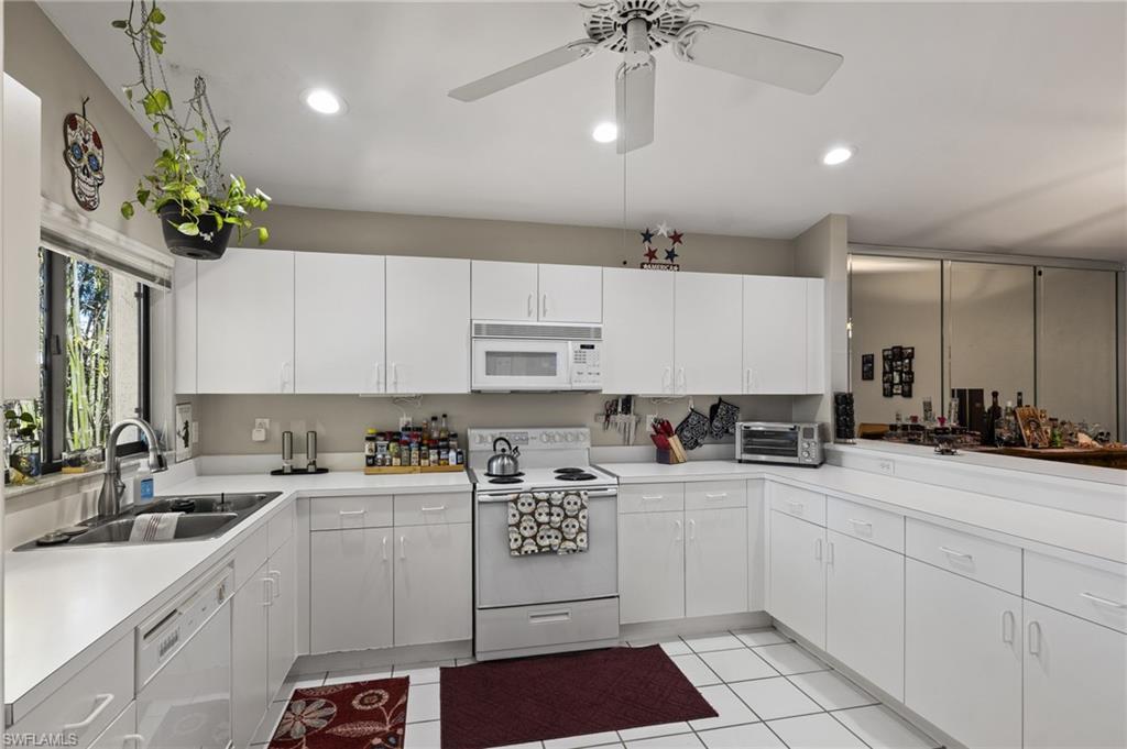 FOXMOOR LAKES - Residential