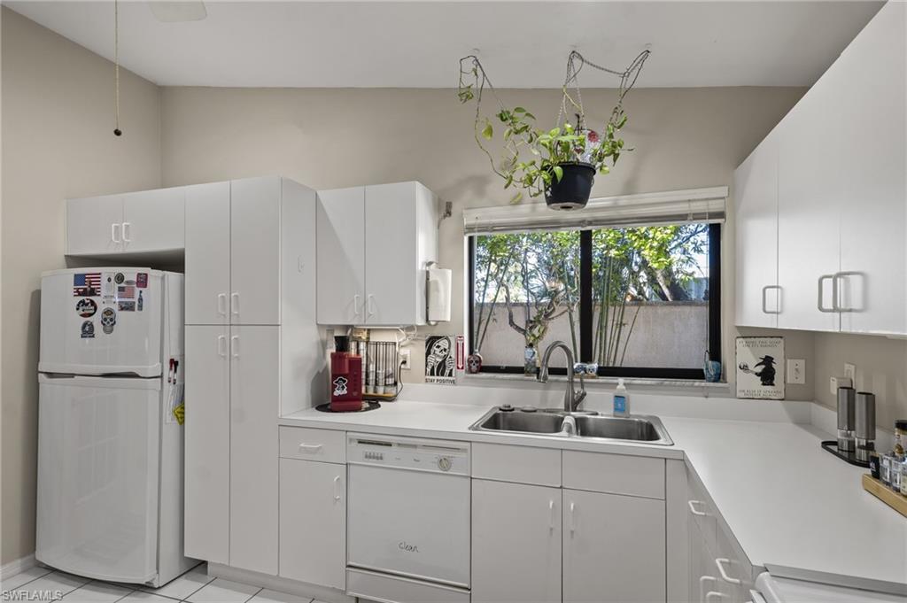 FOXMOOR LAKES - Residential