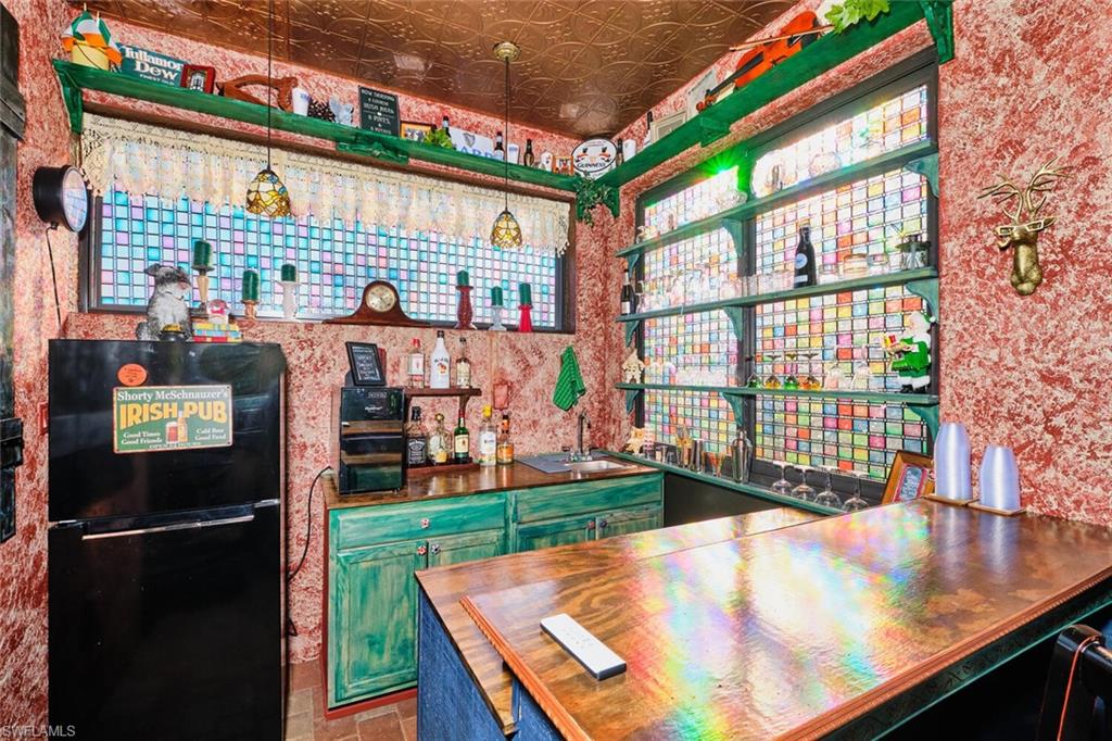 VENETIAN POINTE - Residential