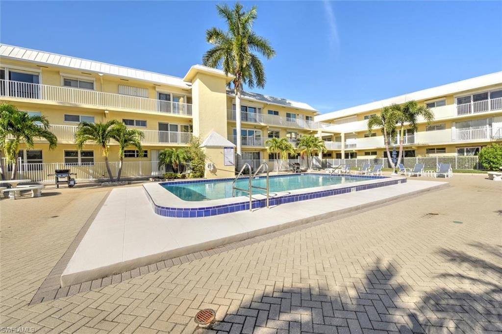 MARINA MANOR - Residential
