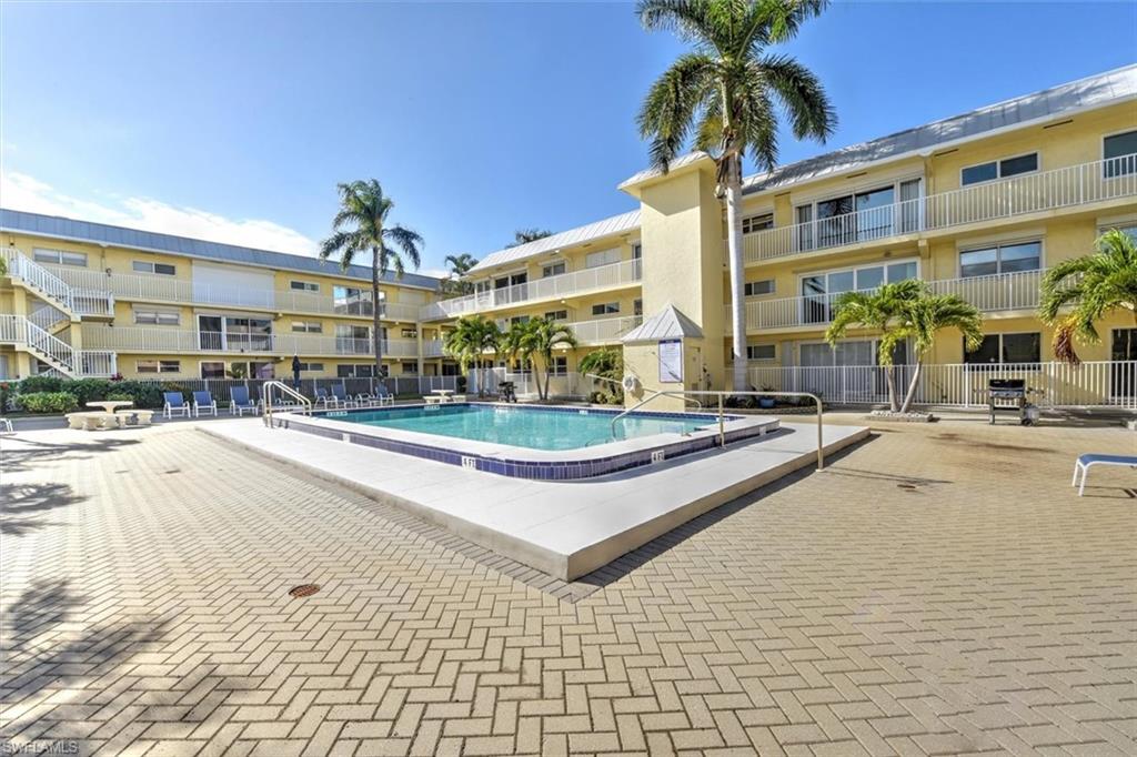 MARINA MANOR - Residential