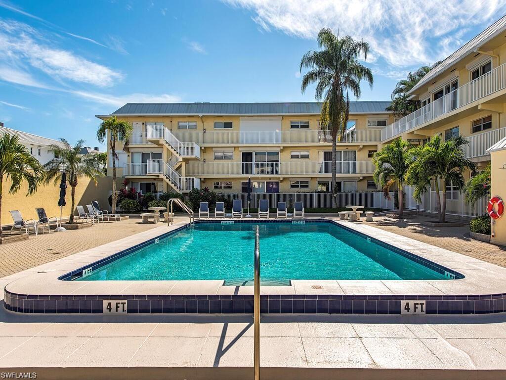 MARINA MANOR - Residential