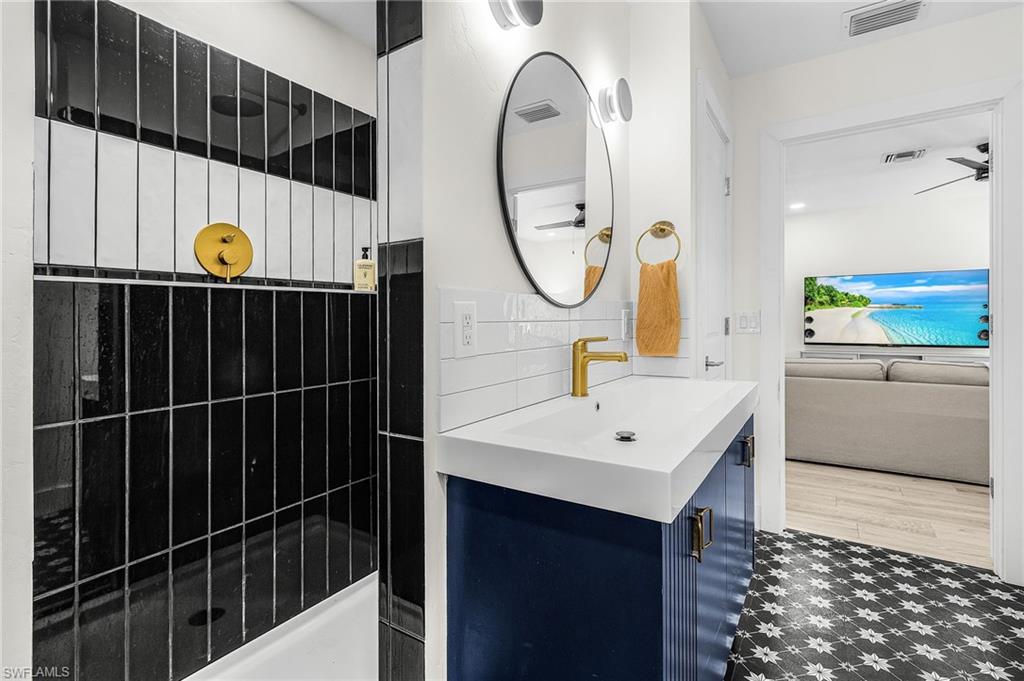 PINE ISLAND TROPICAL HOMESITES - Residential