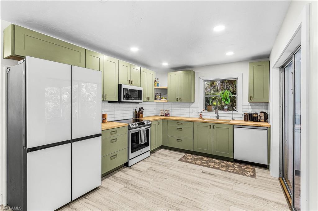 PINE ISLAND TROPICAL HOMESITES - Residential