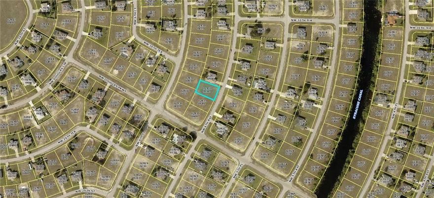 Beautiful Homesite! Close To Schools, Shopping, Golf & Boating. Build Your Next Home In Paradise!