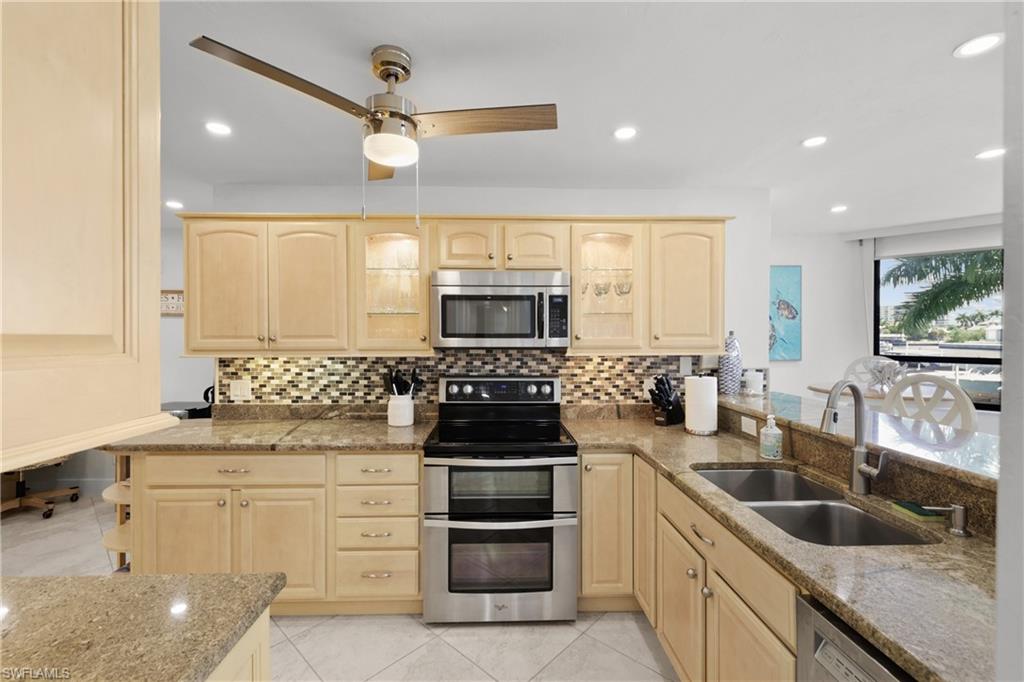 GULF COVE - Residential