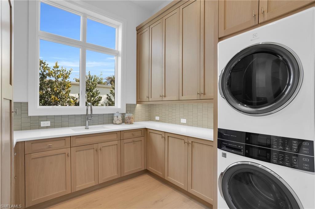 PARK SHORE - Residential