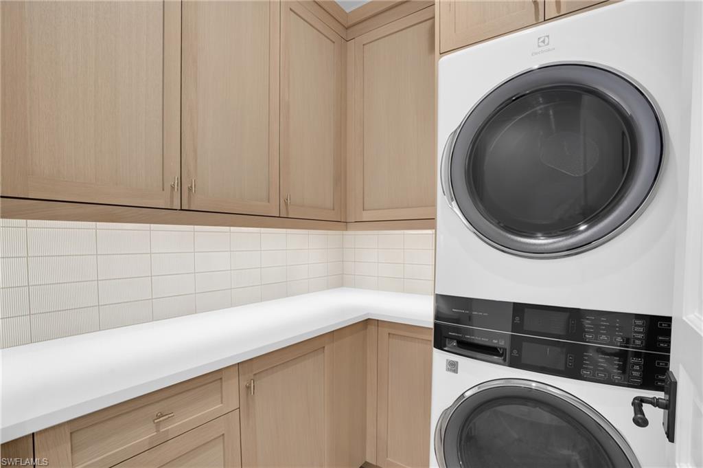 PARK SHORE - Residential