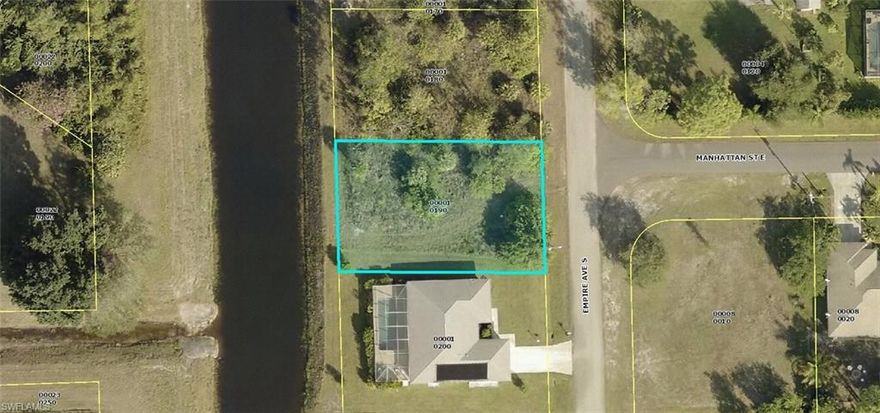 Great opportunity to own these two water front lots with walking distance to Mirror Lakes Elementary school. 534 is available