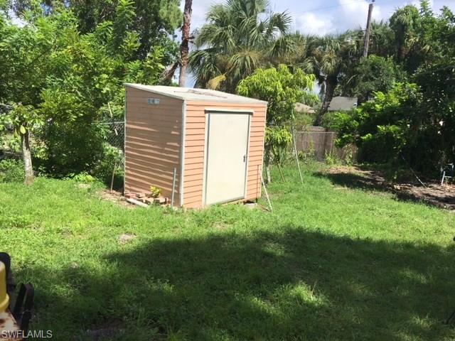 NAPLES MANOR - Residential