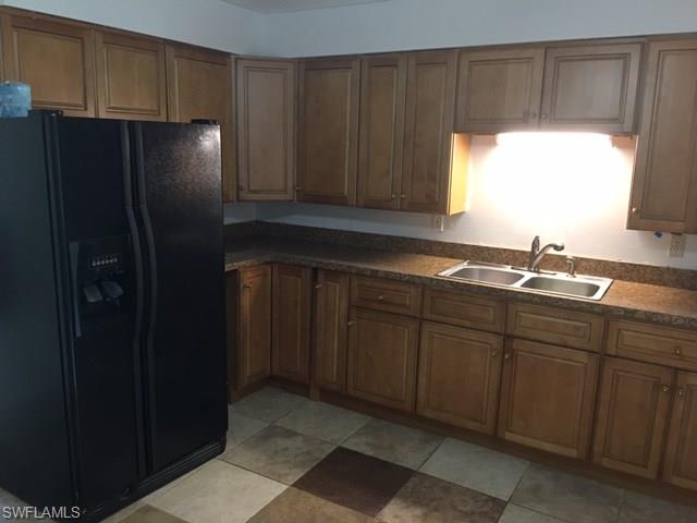 NAPLES MANOR - Residential