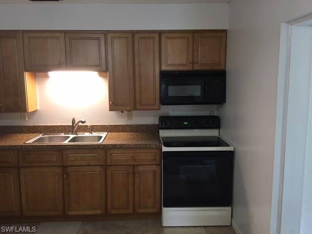 NAPLES MANOR - Residential