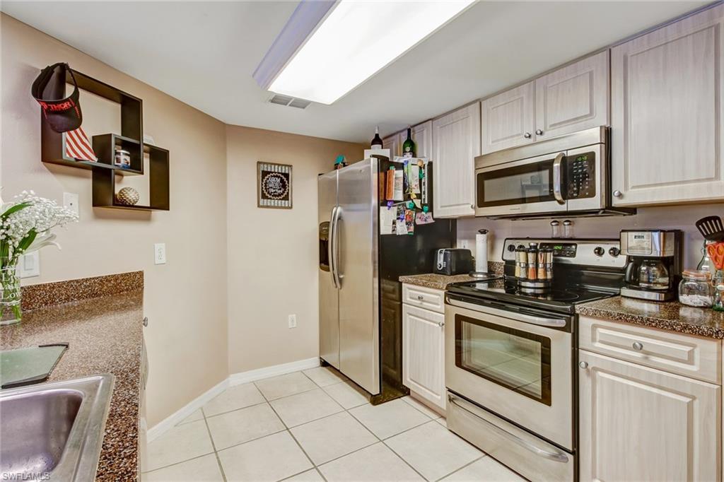 FOUR MILE COVE - Residential