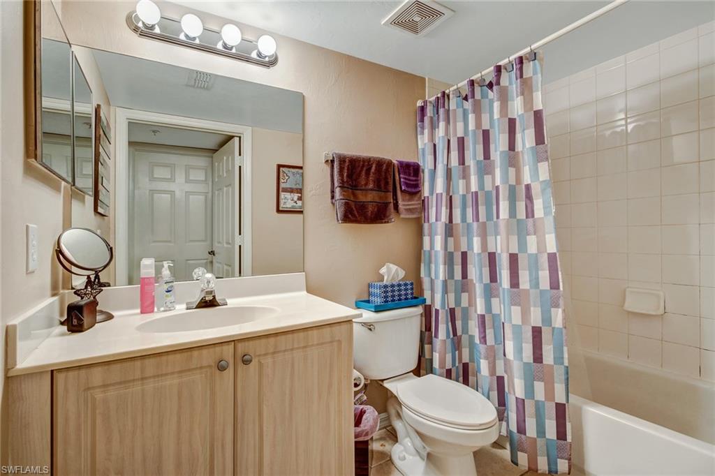 FOUR MILE COVE - Residential