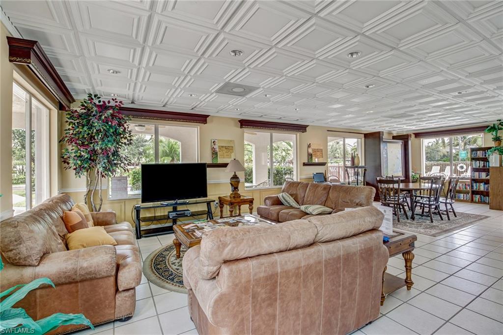 FOUR MILE COVE - Residential