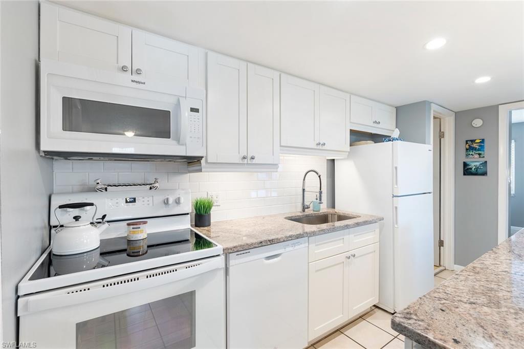 GLADES COUNTRY CLUB - Residential Lease