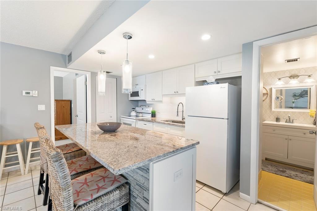 GLADES COUNTRY CLUB - Residential Lease